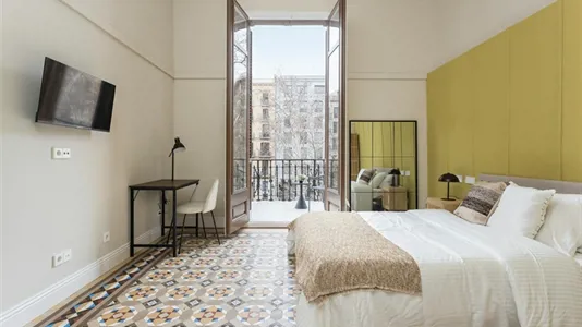 Rooms in Barcelona Eixample - photo 1