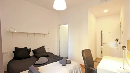 Rooms in Barcelona Eixample - photo 2