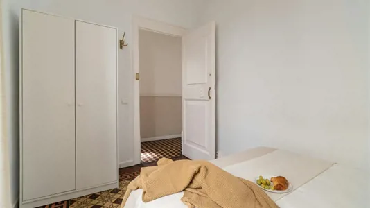 Rooms in Barcelona Ciutat Vella - photo 2