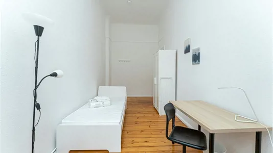 Rooms in Berlin Charlottenburg-Wilmersdorf - photo 3