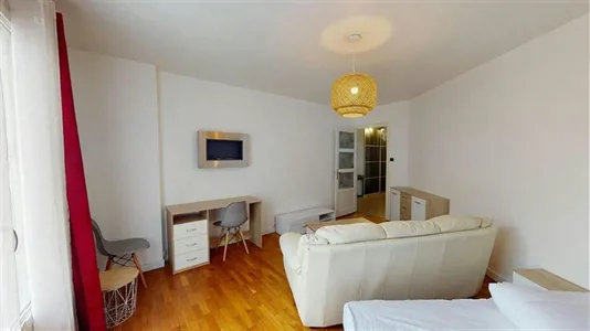 Rooms in Grenoble - photo 2