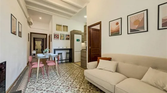 Rooms in Barcelona Ciutat Vella - photo 3