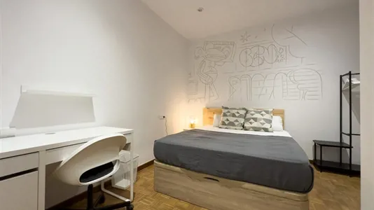 Rooms in Barcelona Ciutat Vella - photo 2