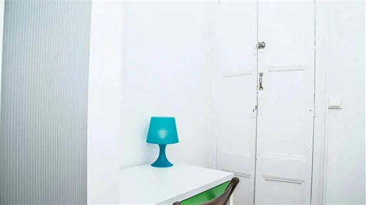 Rooms in Barcelona Ciutat Vella - photo 2