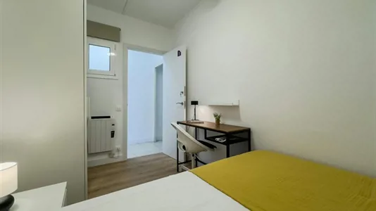 Rooms in Barcelona Eixample - photo 3