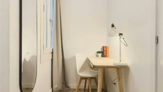 Rooms in Barcelona Ciutat Vella - photo 3