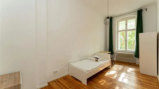 Rooms in Berlin Charlottenburg-Wilmersdorf - photo 3