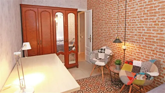 Rooms in Barcelona Ciutat Vella - photo 3