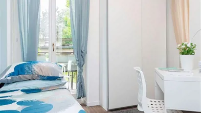 Room for rent in Milano Zona 6 - Barona, Lorenteggio, Milan