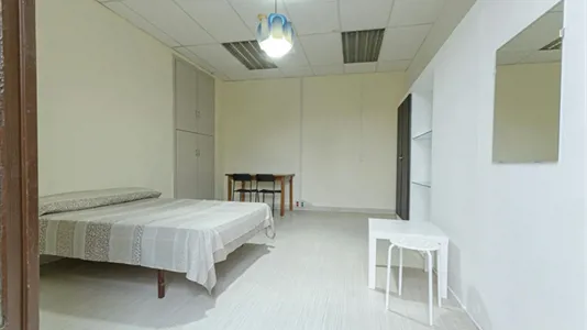 Rooms in Barcelona Eixample - photo 3