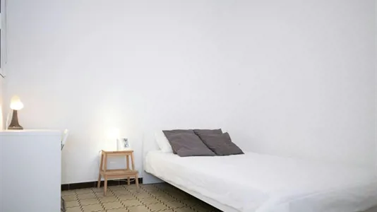 Rooms in Barcelona Eixample - photo 2