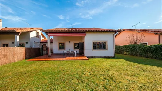 Houses in Llanes - photo 1