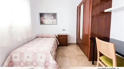 Room for rent in Hacienda de Su Eminencia, Andalucía