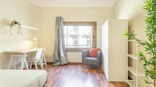 Rooms in Barcelona Ciutat Vella - photo 2