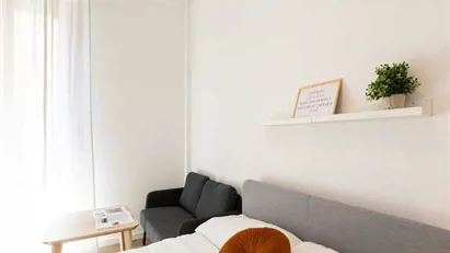 Room for rent in Milano Zona 6 - Barona, Lorenteggio, Milan