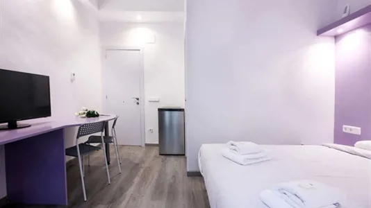 Rooms in Barcelona Ciutat Vella - photo 3