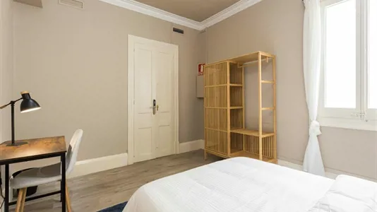 Rooms in Barcelona Ciutat Vella - photo 2