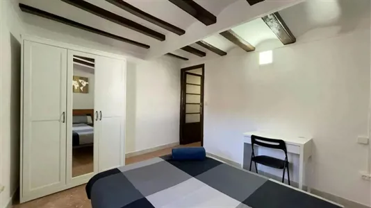 Rooms in Barcelona Ciutat Vella - photo 2