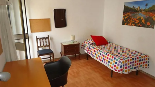 Rooms in Córdoba - photo 2