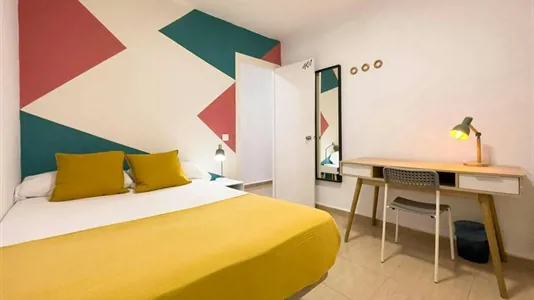 Rooms in Barcelona Ciutat Vella - photo 2