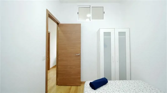 Rooms in Barcelona Ciutat Vella - photo 2