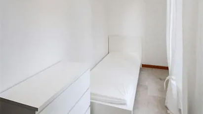 Room for rent in Milano Zona 6 - Barona, Lorenteggio, Milan