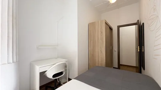 Rooms in Barcelona Ciutat Vella - photo 3