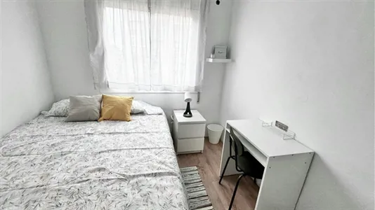 Rooms in Badalona - photo 2