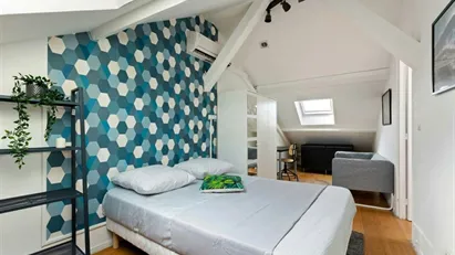 Room for rent in L'Haÿ-les-Roses, Île-de-France