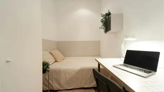 Rooms in Barcelona Eixample - photo 2