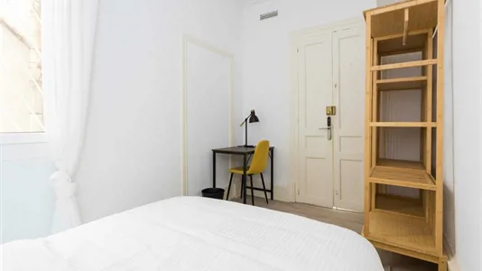 Rooms in Barcelona Ciutat Vella - photo 2