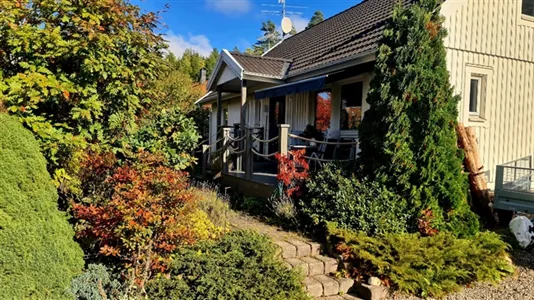 Houses in Södertälje - photo 1