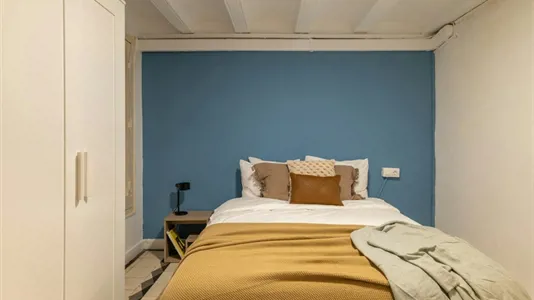 Rooms in Barcelona Ciutat Vella - photo 2