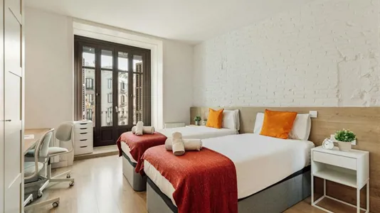 Rooms in Barcelona Eixample - photo 1