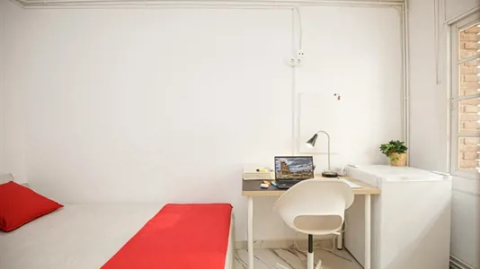 Rooms in Badalona - photo 1