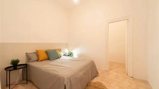 Rooms in Barcelona Eixample - photo 1