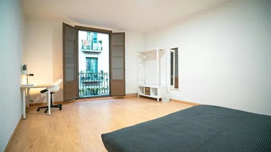 Rooms in Barcelona Ciutat Vella - photo 2