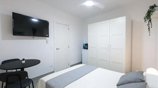 Rooms in Barcelona Nou Barris - photo 2