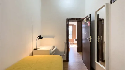 Rooms in Barcelona Ciutat Vella - photo 2