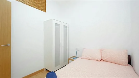 Rooms in Barcelona Ciutat Vella - photo 2