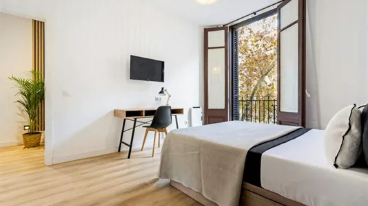 Rooms in Barcelona Eixample - photo 2