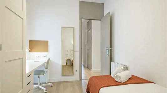 Rooms in Barcelona Eixample - photo 1