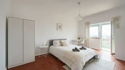 Room for rent in Almada, Setúbal (Distrito)