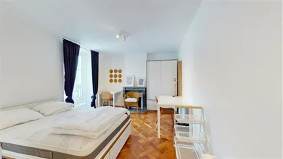 Room for rent in Fontainebleau, Île-de-France