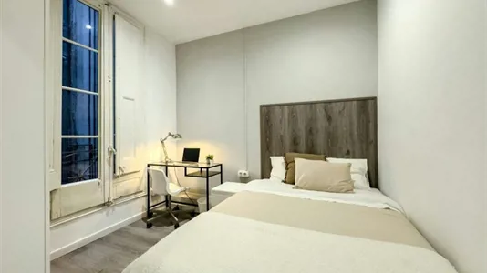 Rooms in Barcelona Eixample - photo 1