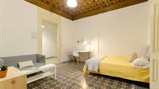 Rooms in Barcelona Ciutat Vella - photo 2