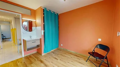 Room for rent in Saint-Julien-en-Genevois, Auvergne-Rhône-Alpes