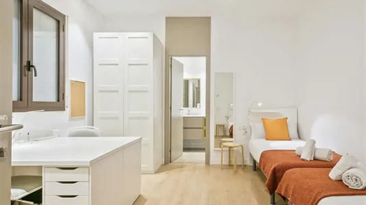 Rooms in Barcelona Eixample - photo 1