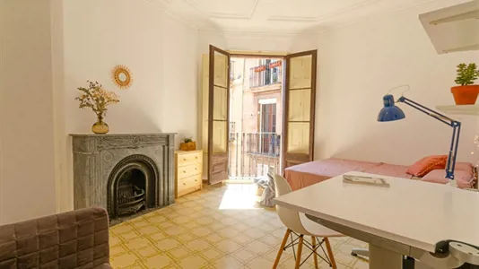 Rooms in Barcelona Ciutat Vella - photo 1