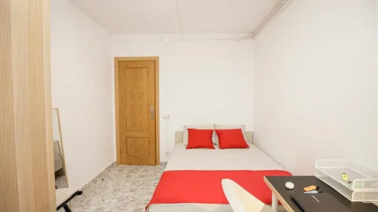 Rooms in Badalona - photo 2